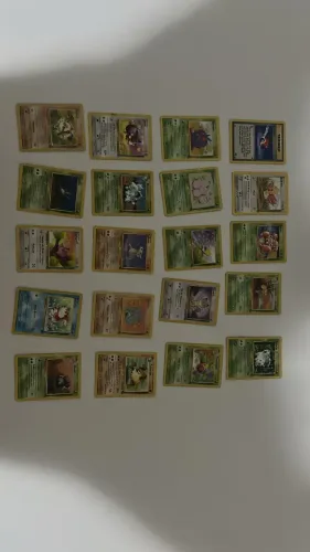 20 Cartas antigas e diferentes de Pokémon de 1999: Coleço jungle( quase 1/3 da colecao)