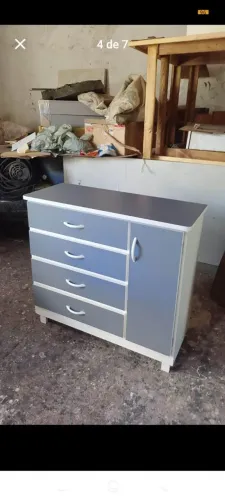 Quarto com uma cómoda linda, adquira a sua, frete grátis na zona norte.