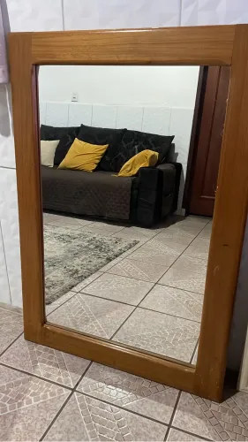 Espelho grande com moldura de madeira maciça - 107 x 75 cm