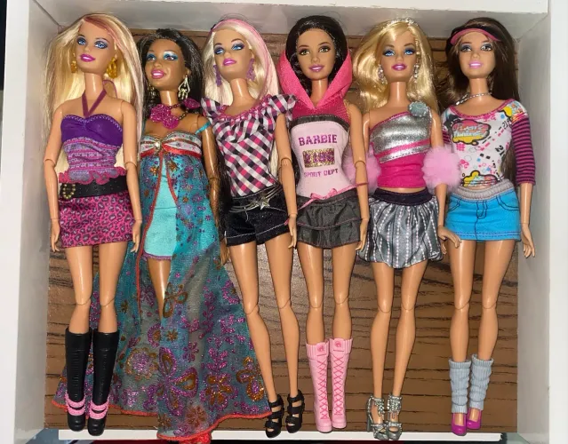 LOTE Barbie Fashionistas 2010