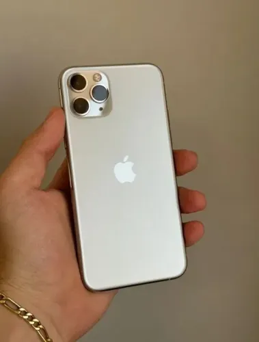 iPhone 11 Pro  256GB Prateado Seminovo 85%