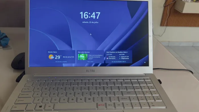 ? Notebook Ultra UB22X | Windows 11 | Intel Celeron | Excelente Estado