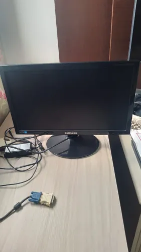 Monitor Samsung SyncMaster S19B300 - 19? LED | Ótimo Estado