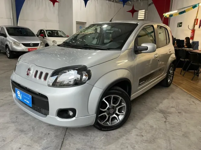 Fiat Uno Sporting 1.4 EVO Fire Flex 8V 4P 2013
