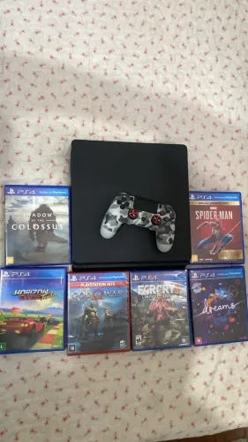 Play station 4 slim semi novo usado poucas vezes