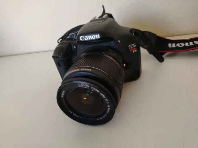 Câmera Canon T2i com lente