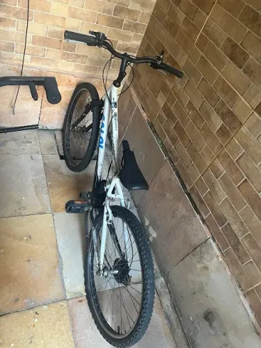Bicicleta Caloi Aro 20 - necessita reparos