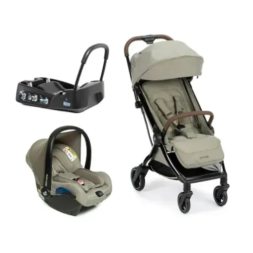 Carrinho de bebê com moisés e bebê conforto
