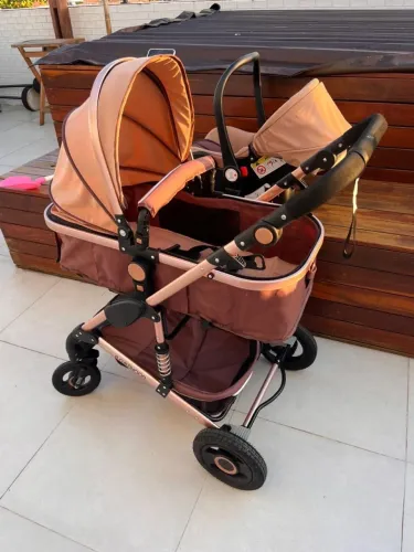 Bebê conforto e carrinho em estado de novo R$950