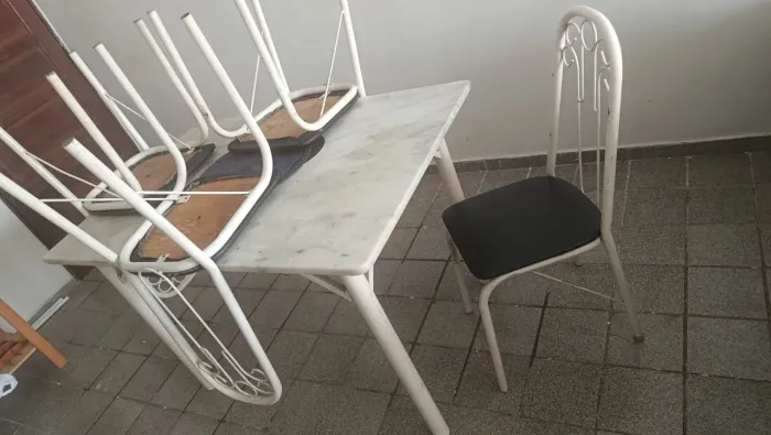 Mesa de ferro com tampo de granito + 4 cadeiras 