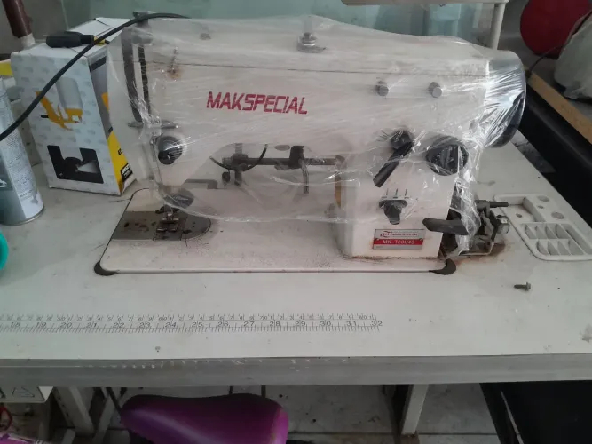 Máquina de costura industrial