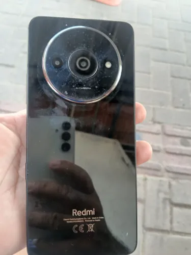Vendo celular redmi A3 128Gb tela ta trincada mais funciona perfeitamente tudo