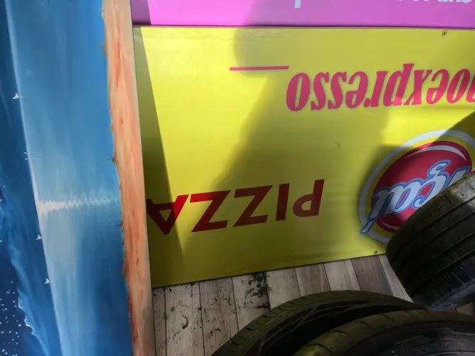 Duas placas com estrutura