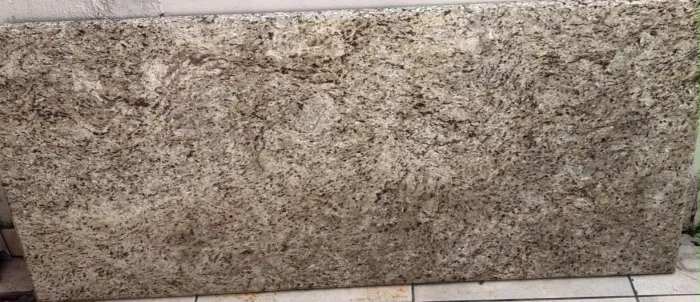 Pedra de granito medindo 70cm x 1,50