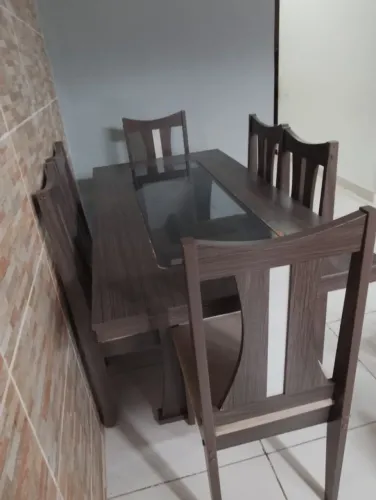 Mesa com 6 cadeiras 