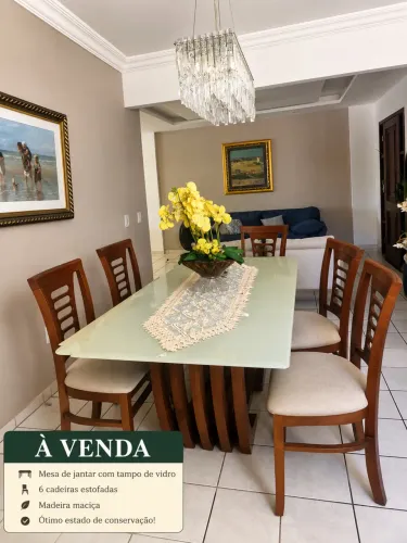Conjunto de mesa e cadeiras