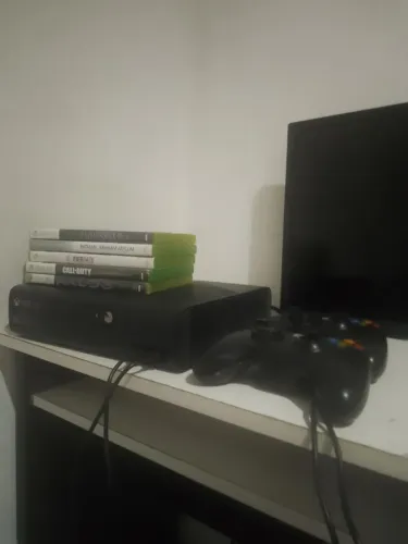 Xbox 360 bloqueado, com jogos e duas manetes! Funcionando normalmente!