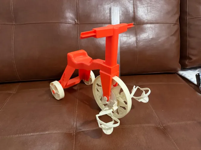 Triciclo da boneca Tippy antiga.