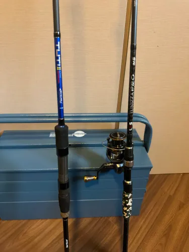 Shimano ultegra C3000HG + duas varas 