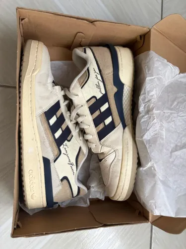 Tênis Adidas 