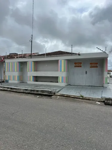 Imóvel para aluguel tem 300 metros quadrados com 5 quartos em Brasília - Arapiraca - AL