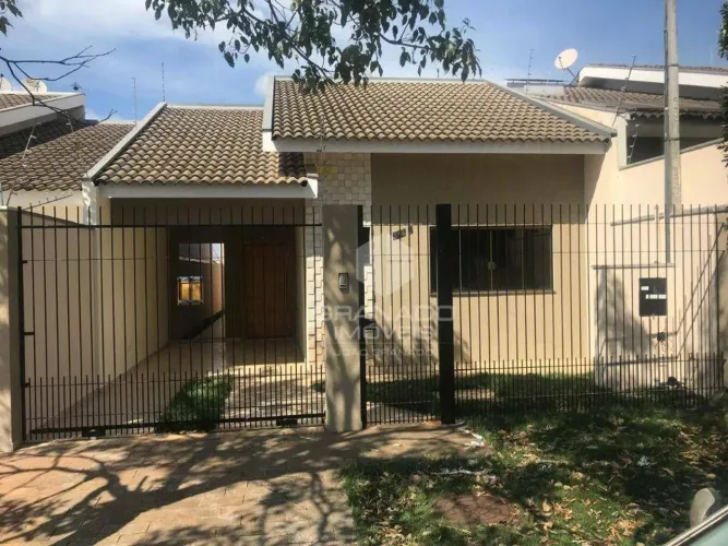 Casa com 3 dormitórios para alugar, 110 m² por R$ 2.637,92/mês - Jardim Itália - Maringá/P