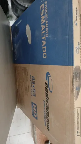 Vendo Piso porcelanato esmaltado 83x83 na cor cinza 350 reais