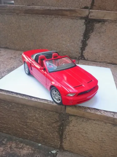 Miniatura Mustang GT Conversível 1:18