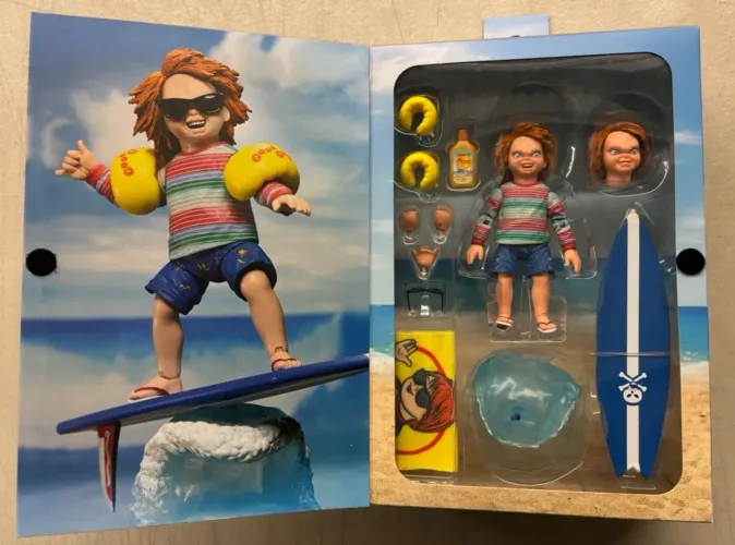 Boneco Chucky brinquedo assassino Neca surfista praia action figure 