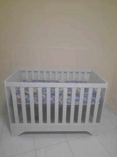 Berço que vira cama / Colchão / Suporte p mosquiteiro