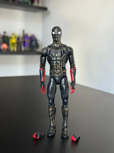 Marvel Legends Homem Aranha (Traje Preto e Dourado)