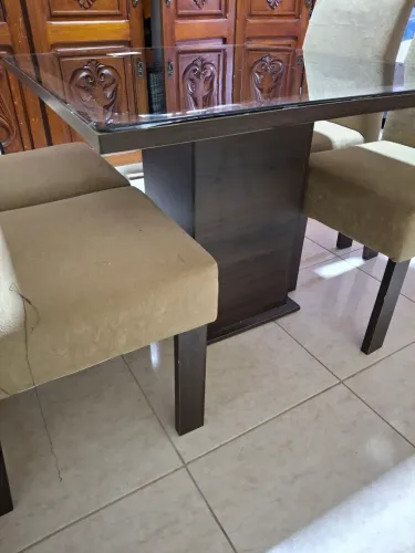 Vendo mesa com 4 cadeiras usadas mas em bom estado