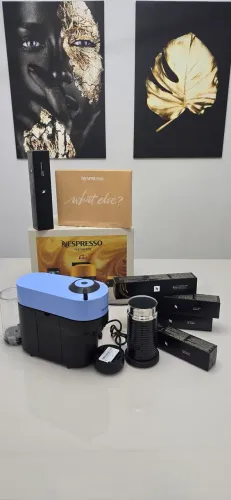 Cafeteira Espresso Nespresso Vertuo Pop + Espumador de Leite + 61 cápsulas de brinde