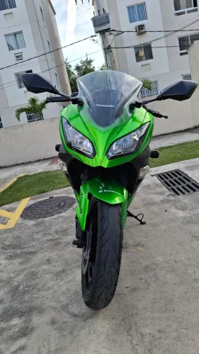 Kawazaki ninja 300 2024 verde ABS