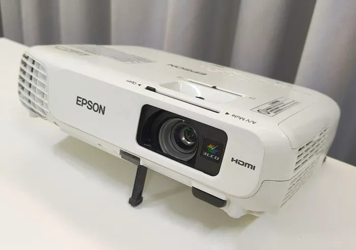 Projetor Epson X24+ 3.500 LÚMENS ALTO BRILHO PARA AMBIENTE ILUMINADO 