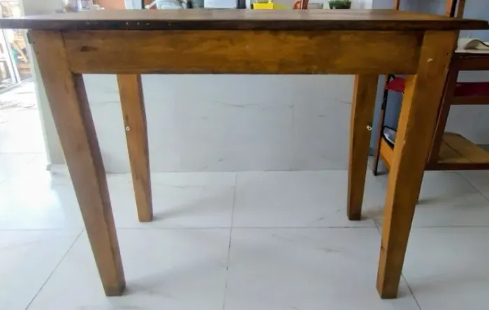 Mesa de madeira maciça