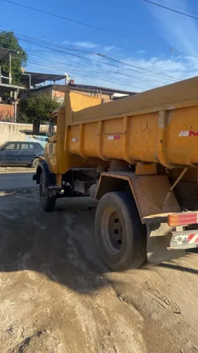 Caminhão Mercedes 1979 caçamba