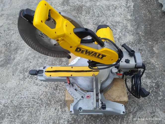 Serra circular telescópica Dewalt 