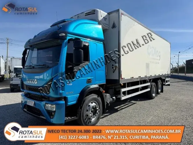 IVECO TECTOR 24.300 2022 BAÚ 8,50M