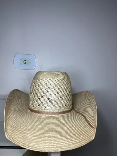 Chapéu Resistol usado três vezes apenas 
