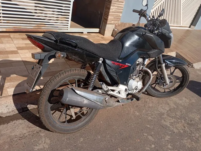 Vendo moto cg fan 160 valor 11.000