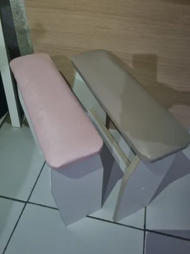 Apoio de pé manicure estofado
