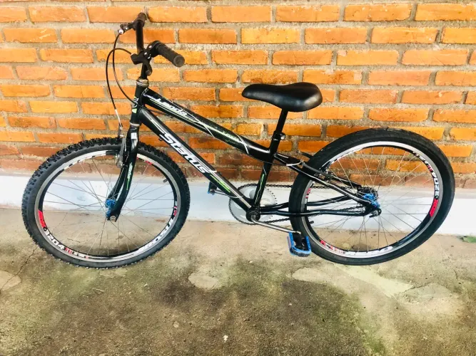 Bike aro 24, tamanho médio, aros Aero dupla camada, pneus novos 