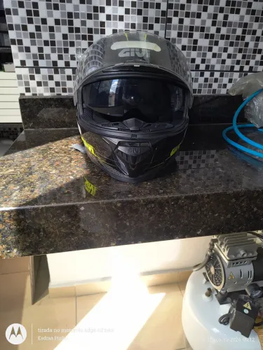 Vende-se Capacete GIVI