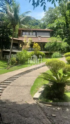 EXCELENTE CASA NO CONDOMÍNIO PARQUE DAS ÁGUAS PARA VENDA E LOCAÇÃO