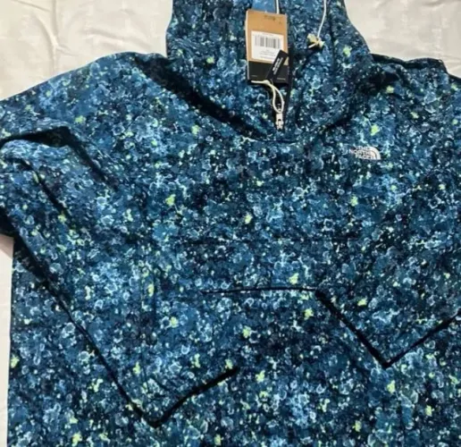 Corta vento The North Face com etiqueta. 