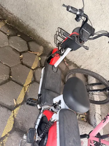 bicicleta elétrica estilo scooter