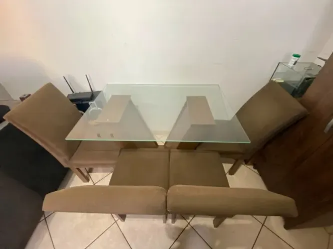 Mesa de Jantar com Tampo de Vidro + 4 Cadeiras - Excelente Custo-Benefício