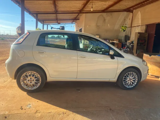 Fiat Punto Essence Dualogic 1.6 Flex 16V 5P 2013