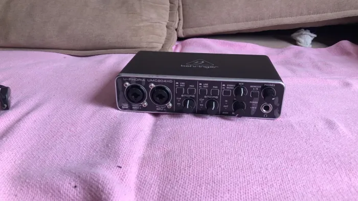 Interface de áudio Behringer UMC204HD 